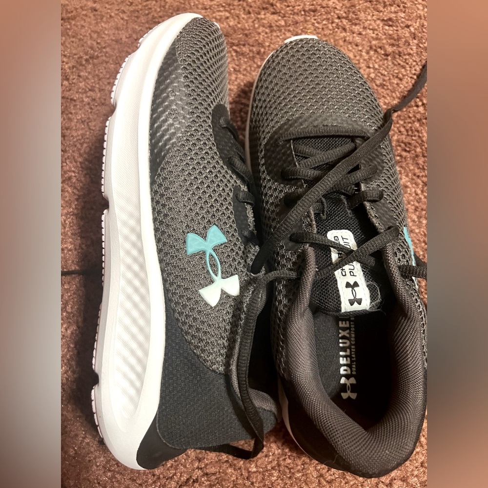 Under armour tennis shoes. NWT size 9.